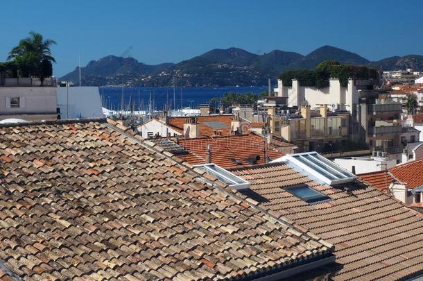地中海的方式鹅卵石瓦片是看见向屋顶<strong>戛纳</strong>,英语字母表的第6个字母
