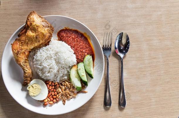 简单的米饭利马克和咖喱饭调味品喝醉了的鸡,流行的采用马来西亚