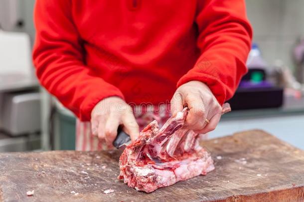 屠夫切肉向指已提到的人大街交易