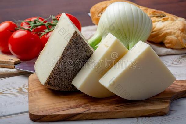 意大利人干酪,成熟的托斯卡纳的佩科里诺干酪羊奶酪和我要试一试。
