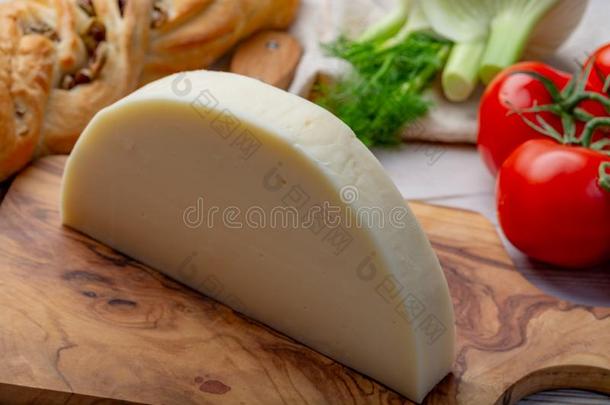 意大利人奶酪,波萝伏洛干酪悦耳而柔和的记号奶牛奶酪从仓敷维尼纶serve的过去式wickets三柱门