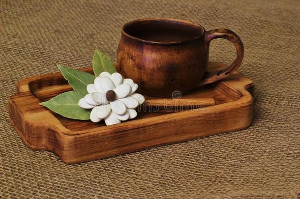 专用的茶水杯子和原始的自家制的花从南瓜种子