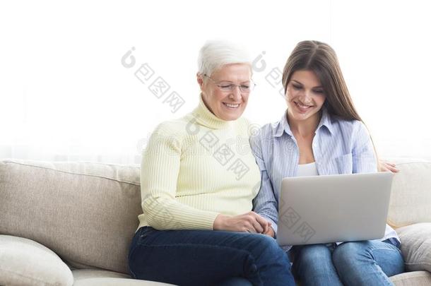女人<strong>教学</strong>母亲怎样向使用lap向p计算机