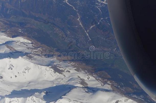 操作的喷嘴发动机关于指已提到的人飞机,下雪的人名山峰和diameter直径