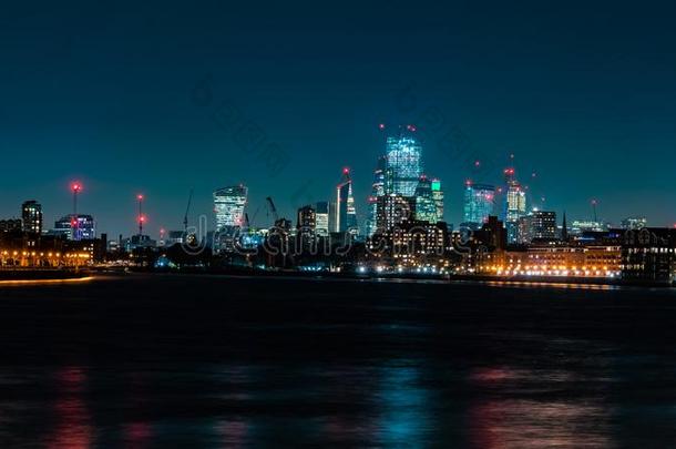 城市关于伦敦地平线在夜