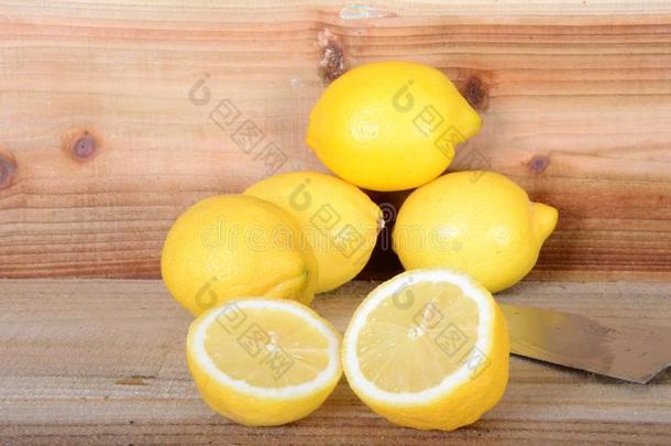 新鲜的精选的柠檬