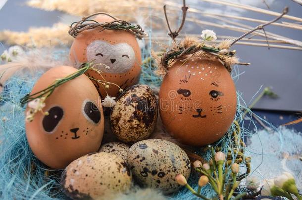 复活节假日观念和漂亮的手工<strong>做</strong>的卵,<strong>兔子</strong>,小鸡,