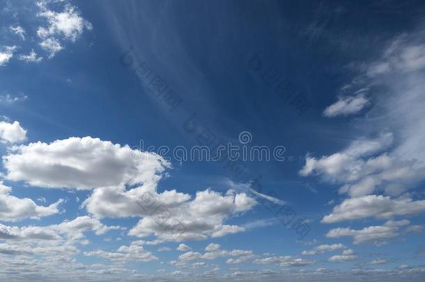 云景天蓝色背景自然天空风景优美的安静的稀疏的