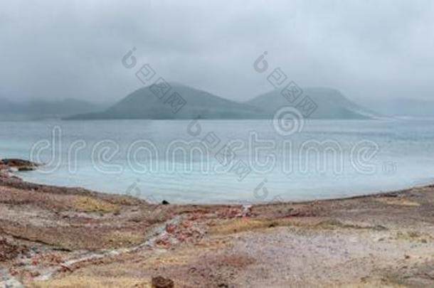 热的湖采用喷火山口关于Golovn采用a火山,国后岛国后岛岛,鲁西