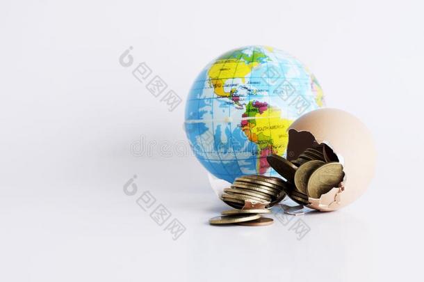 破碎的鸡蛋和钱coinsurance联合保险和地球球为财政观念