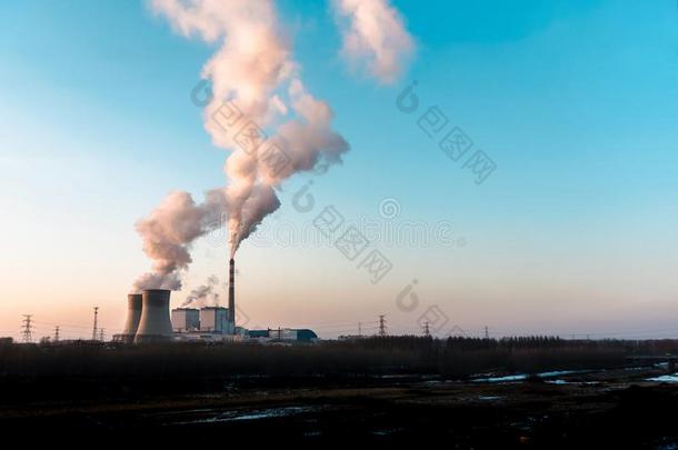 轮廓关于工业的工厂烟垛关于煤动力植物