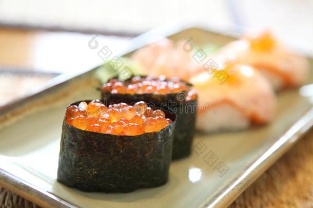 鱼子酱<strong>梅</strong>基寿司,日本人食物