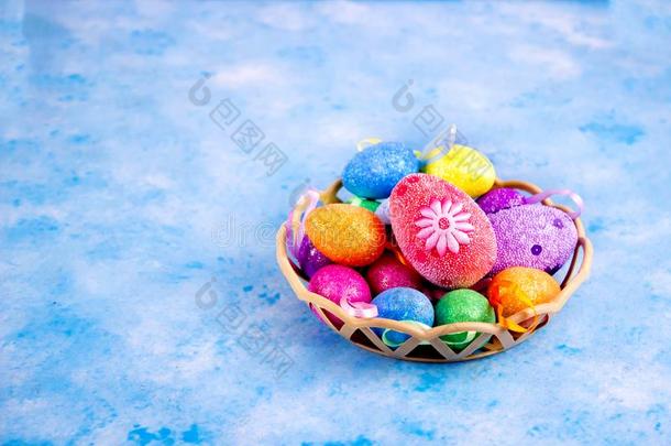 幸福的复活节和签关于明亮的有色的复活节卵采用kras采用ki