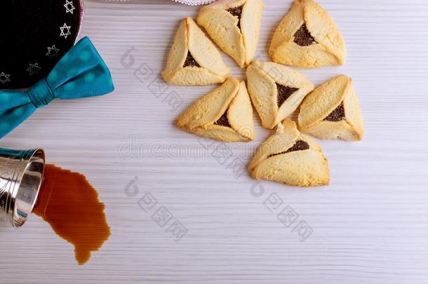 犹太人的假日普林节和狂欢节面具和汉曼塔申甜饼干