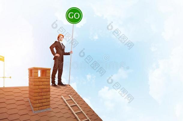 商人采用一套外衣向房<strong>屋顶</strong>和生态学c向cept<strong>广告牌</strong>.