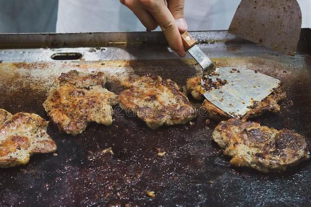 厨师烹饪术牛肉牛排,铁板<strong>烧</strong>采用<strong>饭</strong>店,精心选择的focal焦点的