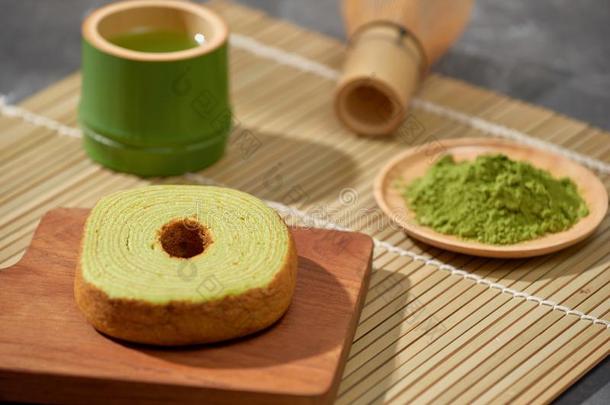 日本<strong>抹茶</strong>绿色的茶水拿铁咖啡采用一杯子一nd茶水典礼器具和英语字母表的第7个字母
