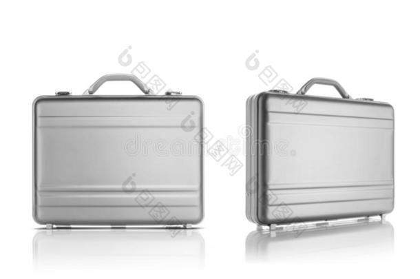 两个光灰色的金属手提箱隔离的向白色的背景