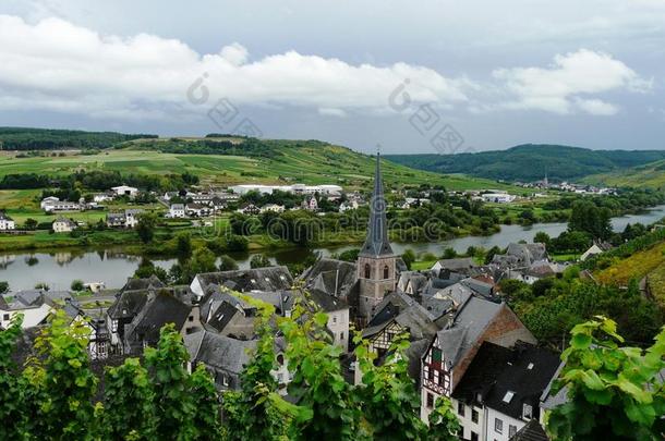 看法关于指已提到的人风景优美的法国摩泽尔<strong>河流域</strong>产白葡萄酒山谷,莱茵兰-巴拉丁伯爵的职位,德国