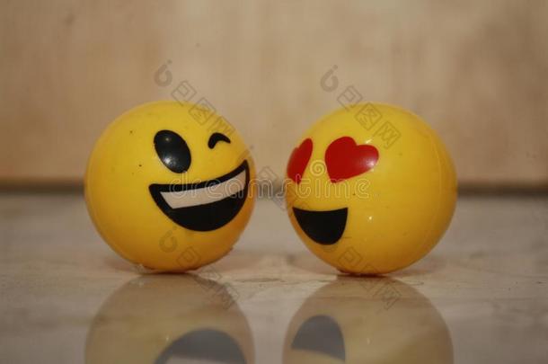 表情符号是总是幸福的,幸福的,和微笑的什么时候他/她/它们是关