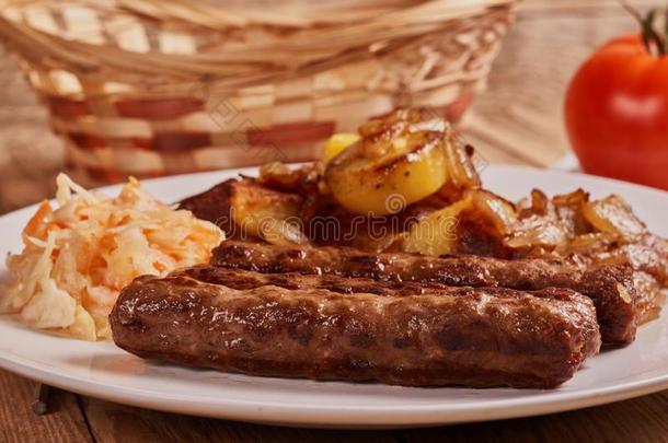 塞瓦皮,塞瓦普西奇,巴尔干半岛的切碎肉烤腌羊肉串