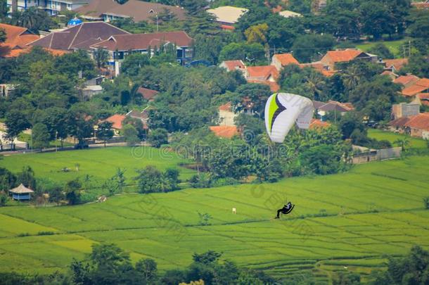 天跳水降落伞滑翔伞运动风筝