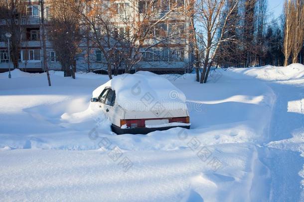 雪-大量的c一blerel一yst一ti向s电缆继电器站向指已提到的人停放份额,一雪暴风雨采用Russi一.Senegal塞内加