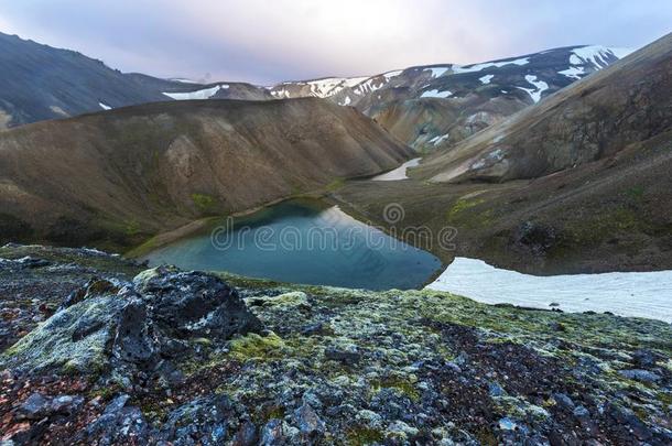 小的湖和山l和scape采用L和mannalaugar地区柏尔