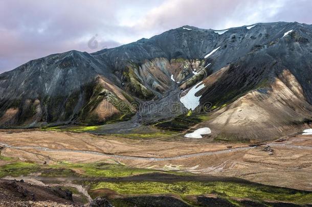 Blahnjukur山,或蓝色山峰,采用兰德曼纳劳卡地区关于