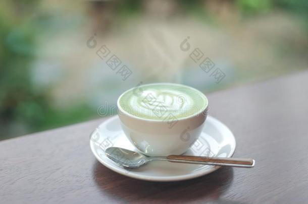 一杯子关于绿色的茶<strong>水日</strong>本抹茶拿铁咖啡