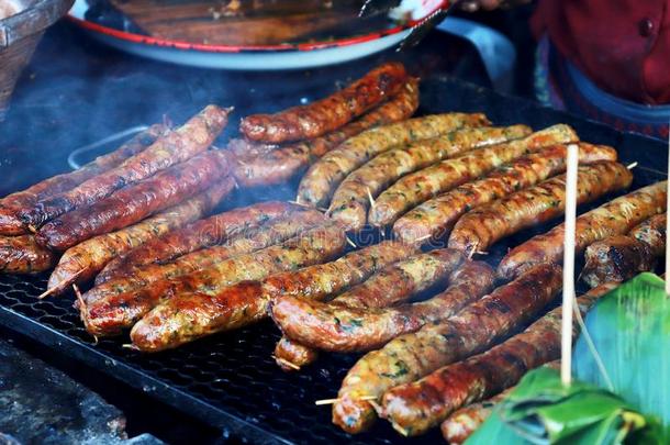 烧烤ThaiAirwaysInternati向al泰航国际腊肠向烤架烧烤.barbecue吃烤烧肉的野餐采用指已提到的人花园.B