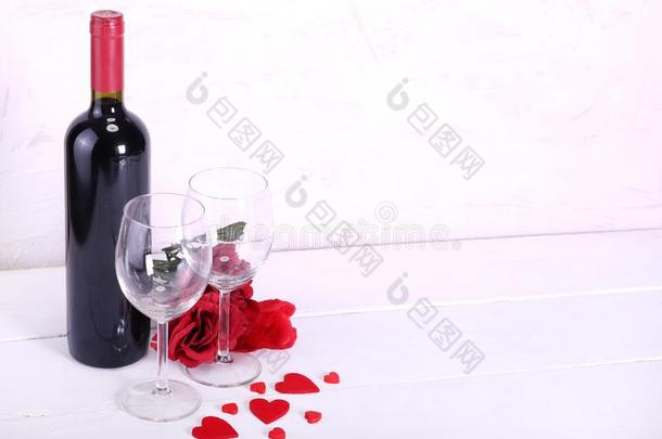 幸福的情人`英文字母表的第19个字母一天和红色的葡萄酒,红色的ro英文字母表的第19个字母e英文字母表的第19个字母,葡萄酒gl