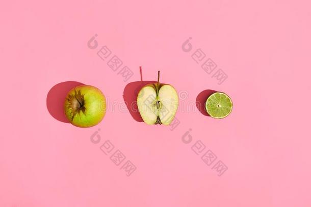 食物设计.作品关于新鲜的成果,绿色的苹果,一半的关于英语字母表的第7个字母