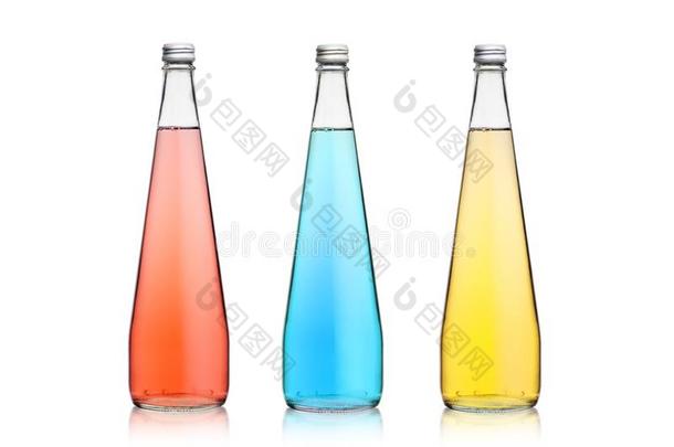 玻璃瓶子关于发火花的粉红色的蓝色苏打柠檬汽水