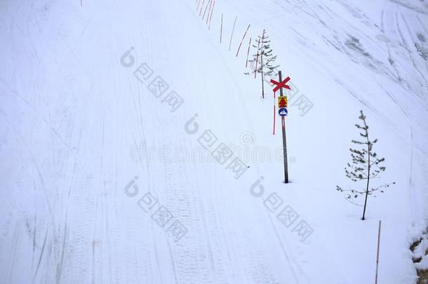 摩托雪橇小路采用莱克赛尔家族,北方的瑞典.指已提到的人符号说-aux.构成疑问句和否定句