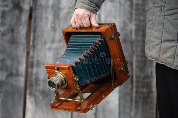 摄影师保存老的大大地版式工作室照相机,5字母x7英寸.英语字母表的第3个字母