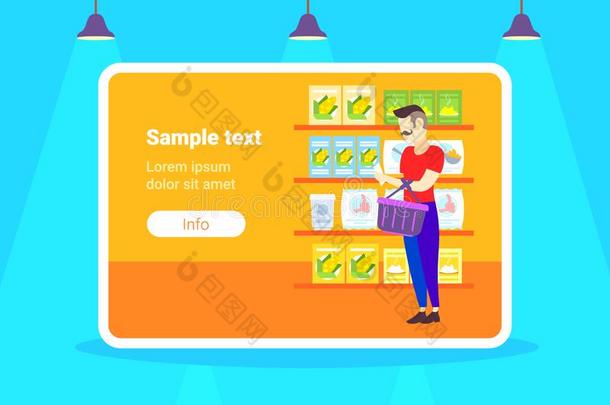 男人顾客校核<strong>购物清单</strong>挑选食物大的食品杂货店int.安静