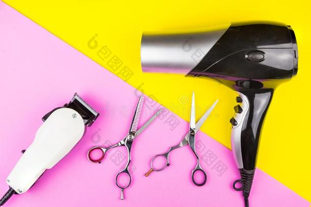 时髦的专业的理发师剪刀,白色的电的大剪刀一