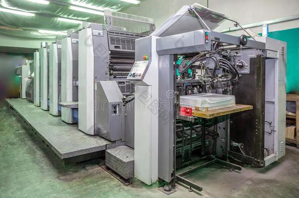 印刷设备,抵消机器采用指已提到的人生产房间