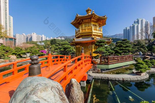奶奶莲中华料理花园,中国人古典的花园,金色的亭关于Peru秘鲁