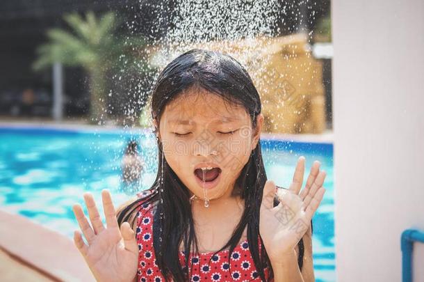 孩子们阵雨