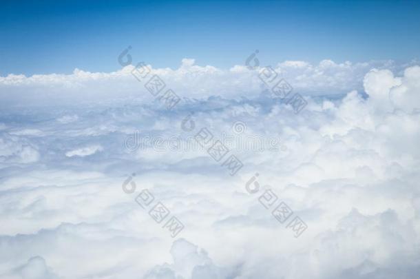 地球和云和一airpl一e向自然采用指已提到的人天后座