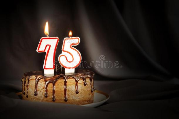 <strong>七</strong>十num.五年周年纪念日.生日巧克力蛋糕和whiteiron白铁
