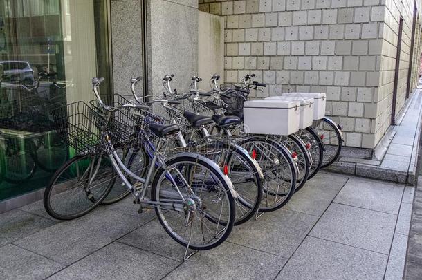 <strong>自行车停放</strong>向大街采用东京,黑色亮漆