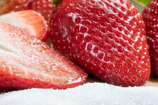 一半的.甜蜜.草莓.红色的.食糖.成果