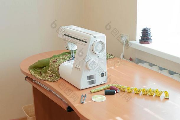缝纫工作室和缝纫机器向表