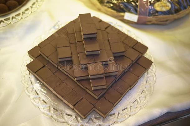 巧克力立方形的东西叫克里米尼