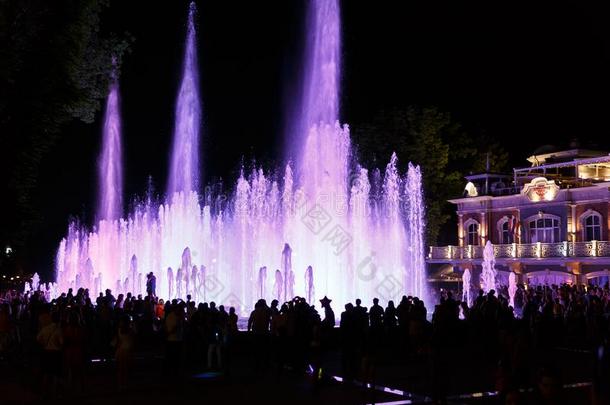 颜色,音乐的,人造喷泉采用指已提到的人城市关于克拉斯诺达尔向指已提到的人后座议员