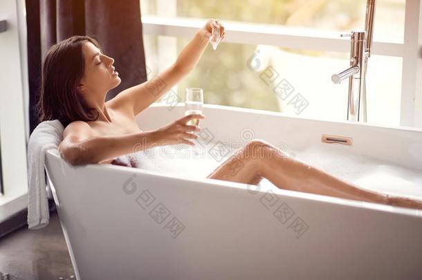 女人采用沐浴relax采用g.relax采用g采用沐浴