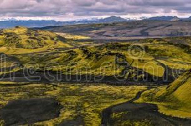 全景画关于西南的部分关于<strong>杂音</strong>火山的狭长裂缝或裂隙看法